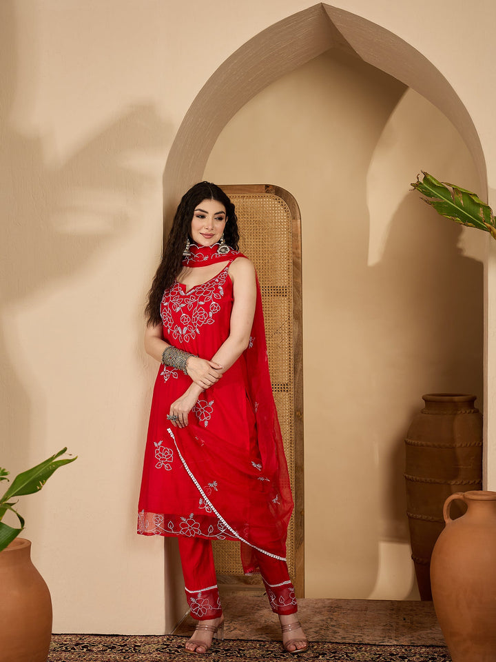 Red Solid & Embroidered Organza Straight Kurta Pant Dupatta Set