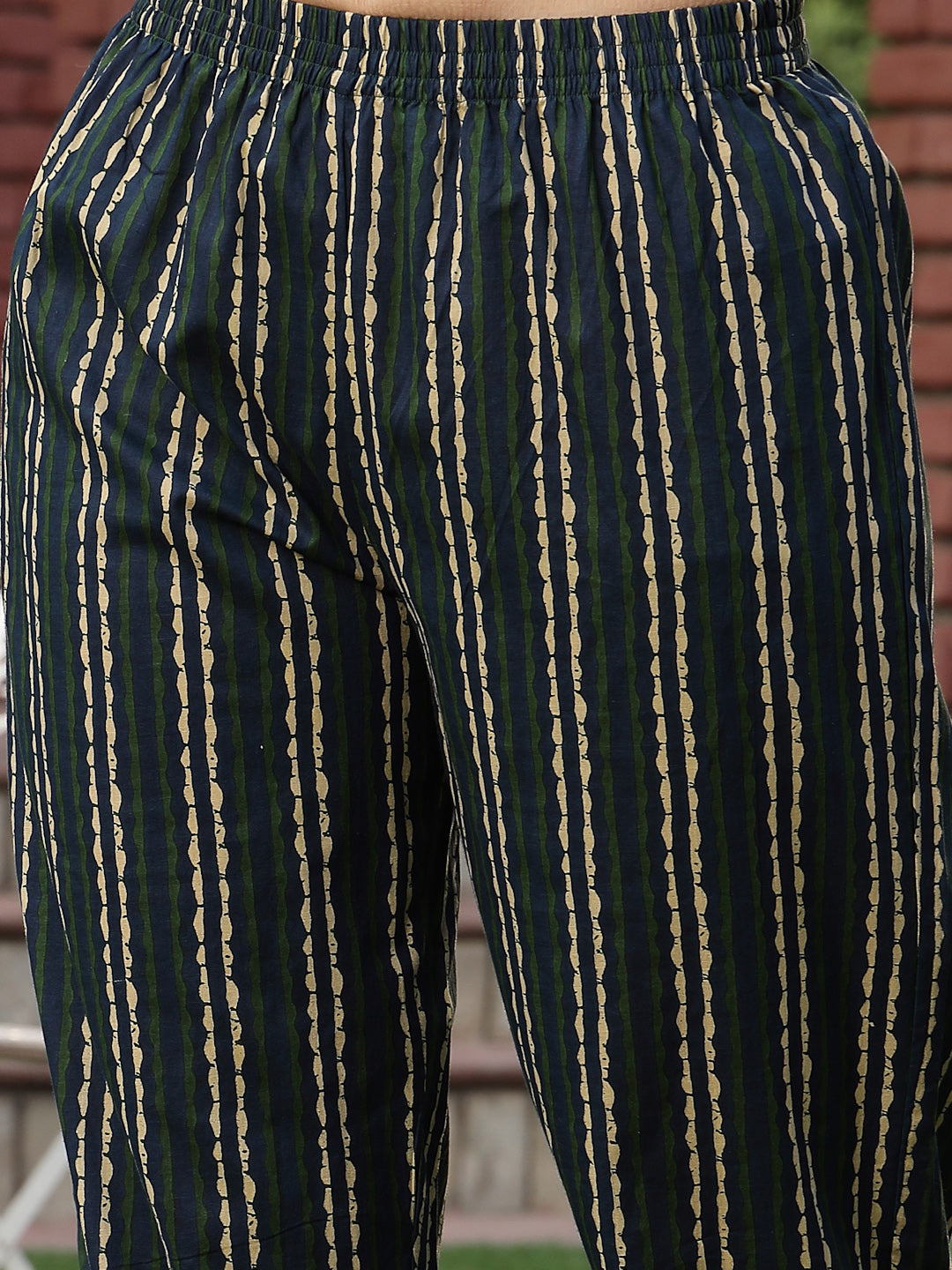 Green Printed Cotton Straight Kurta Pant Set