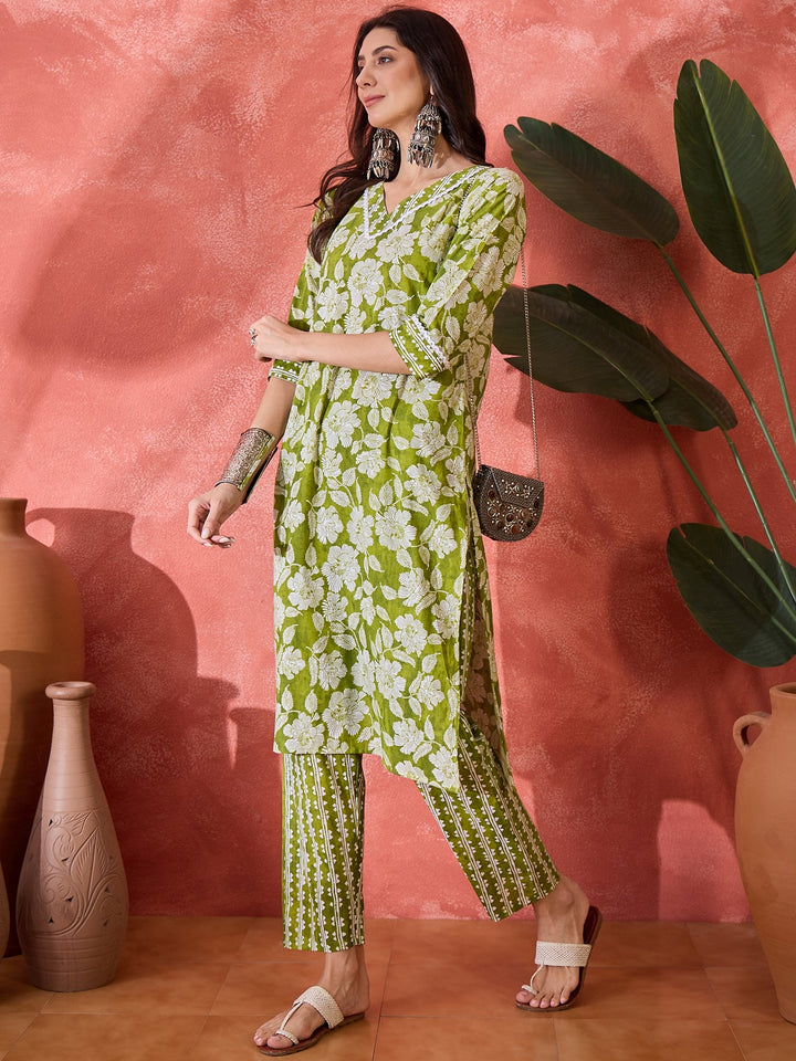 Green Floral Printed Cotton Straight Kurta Pant Set