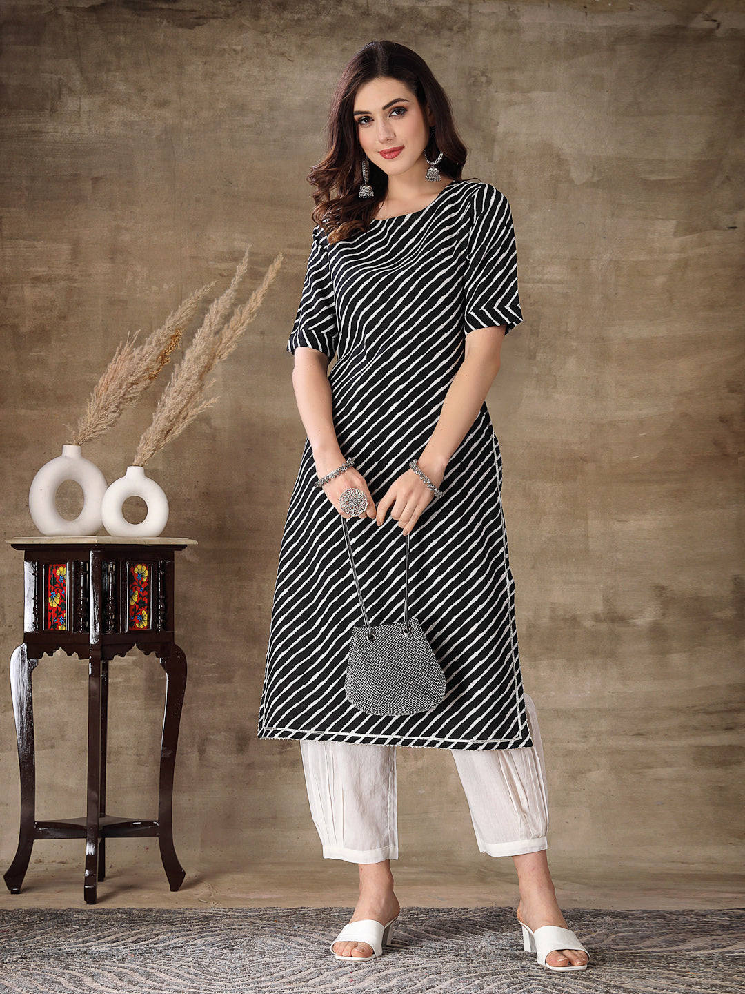 Black-Lehariya-Cotton-Straight-2-Piece-Kurta-Set
