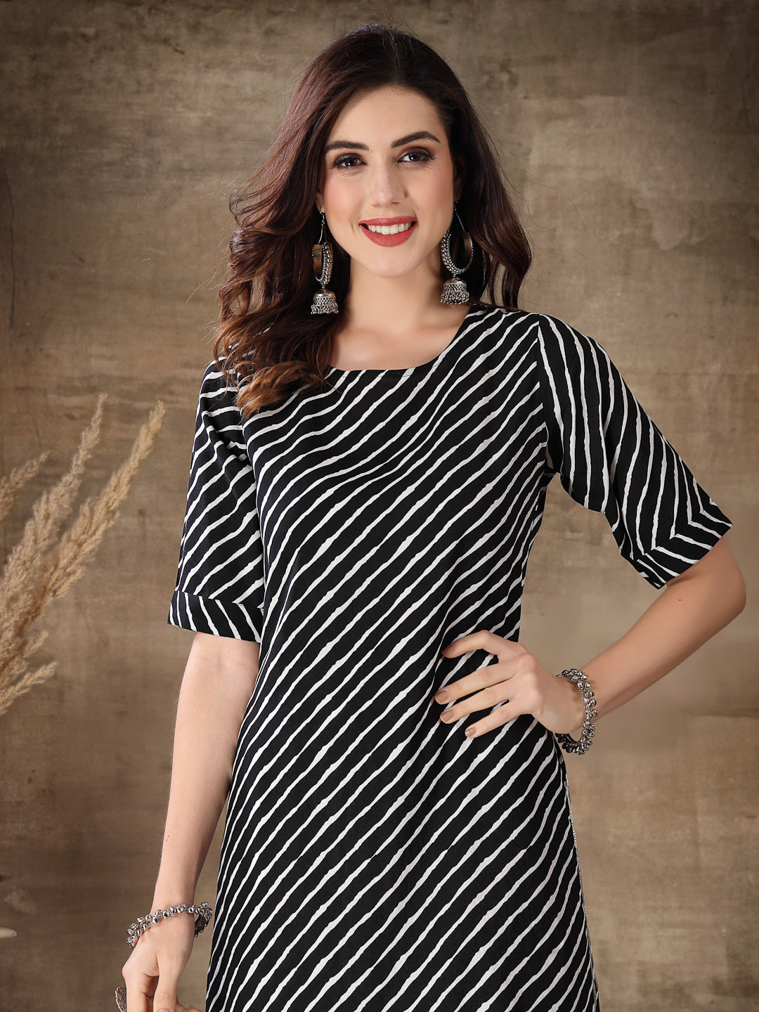 Black-Lehariya-Cotton-Straight-2-Piece-Kurta-Set