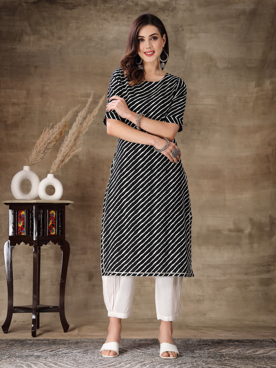 Black-Lehariya-Cotton-Straight-2-Piece-Kurta-Set