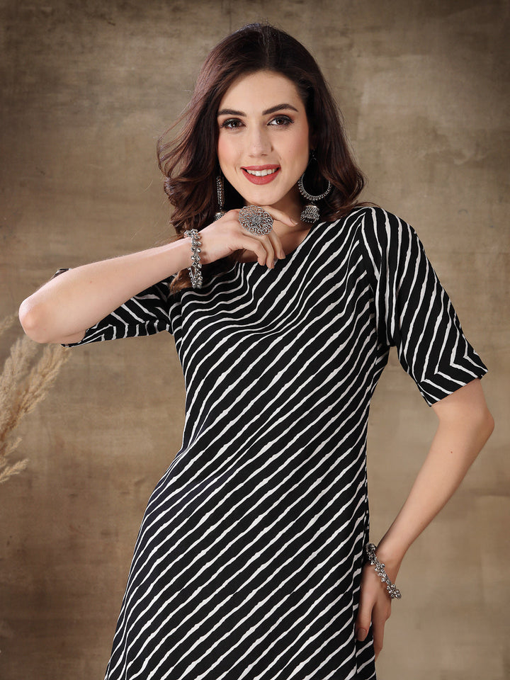 Black-Lehariya-Cotton-Straight-2-Piece-Kurta-Set