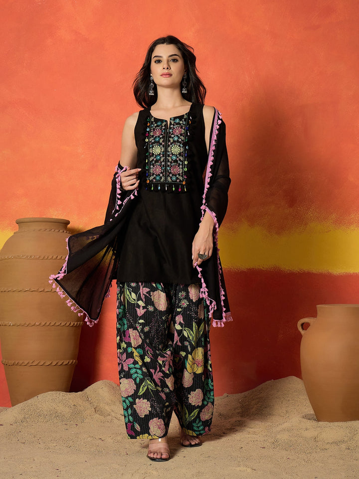 Women's Black Solid & Embroidered Pure Cotton Straight Kurti Farshi Salwar With Dupatta Set