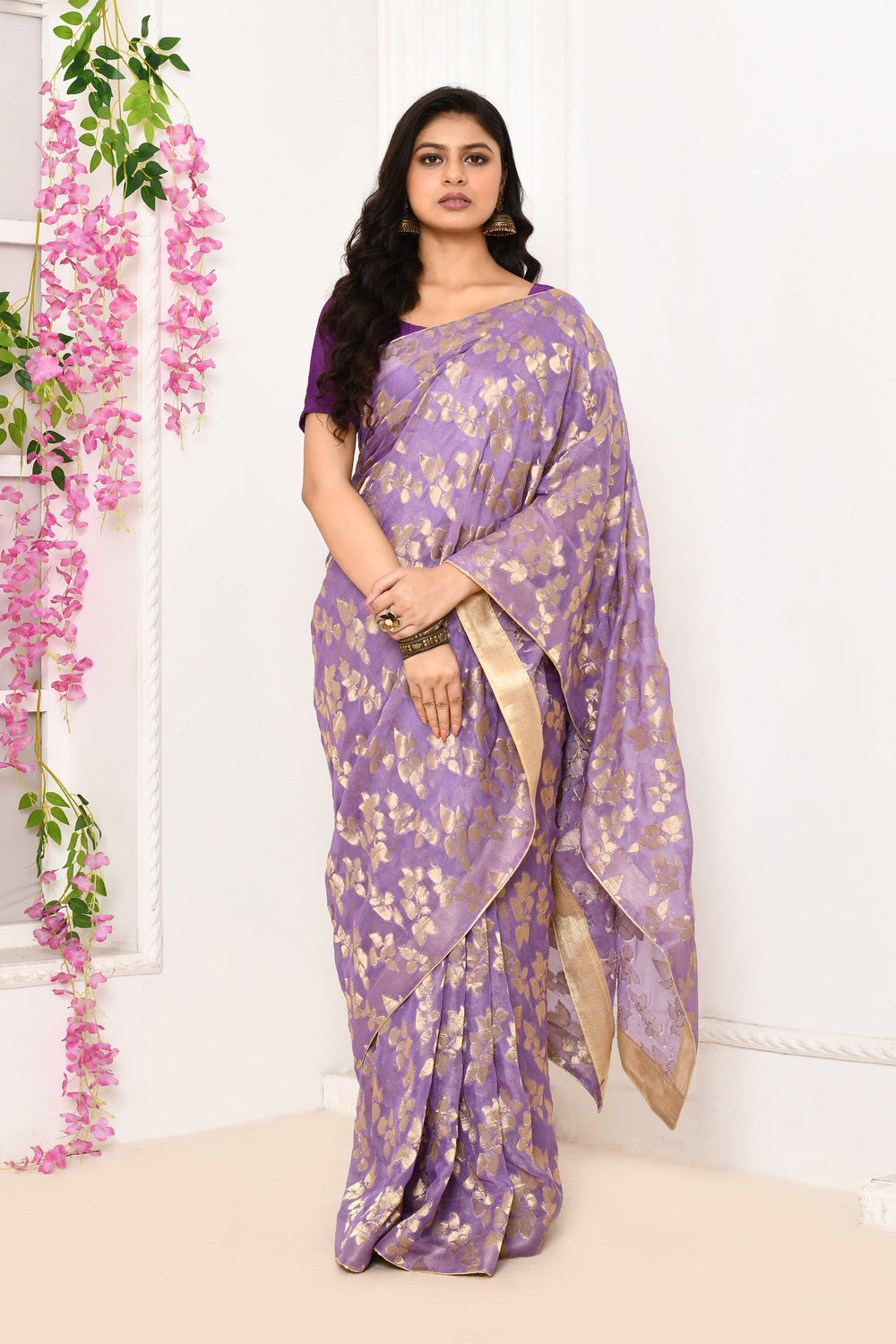 Lavendar-Jute-Upada-Golden-Leaf-Pattern-Saree