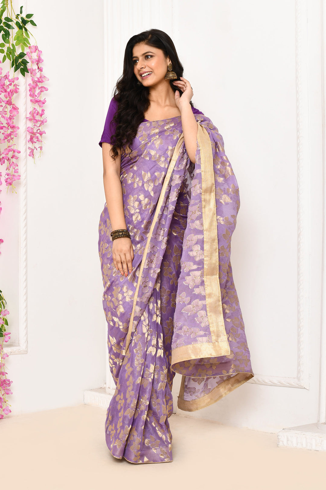 Lavendar-Jute-Upada-Golden-Leaf-Pattern-Saree