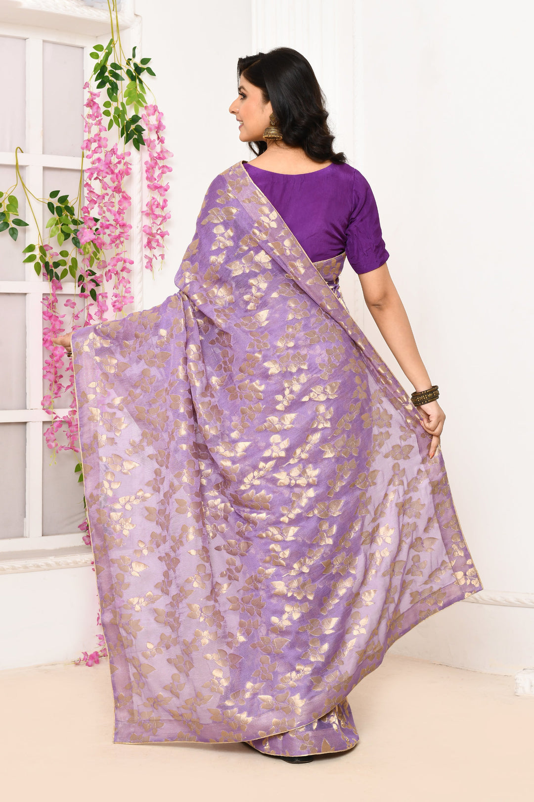 Lavendar-Jute-Upada-Golden-Leaf-Pattern-Saree