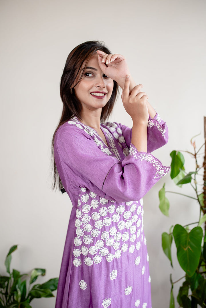 Lilac-&-Off-White-Silk-Floral-Embroidery-3-Piece-Kurta-Set