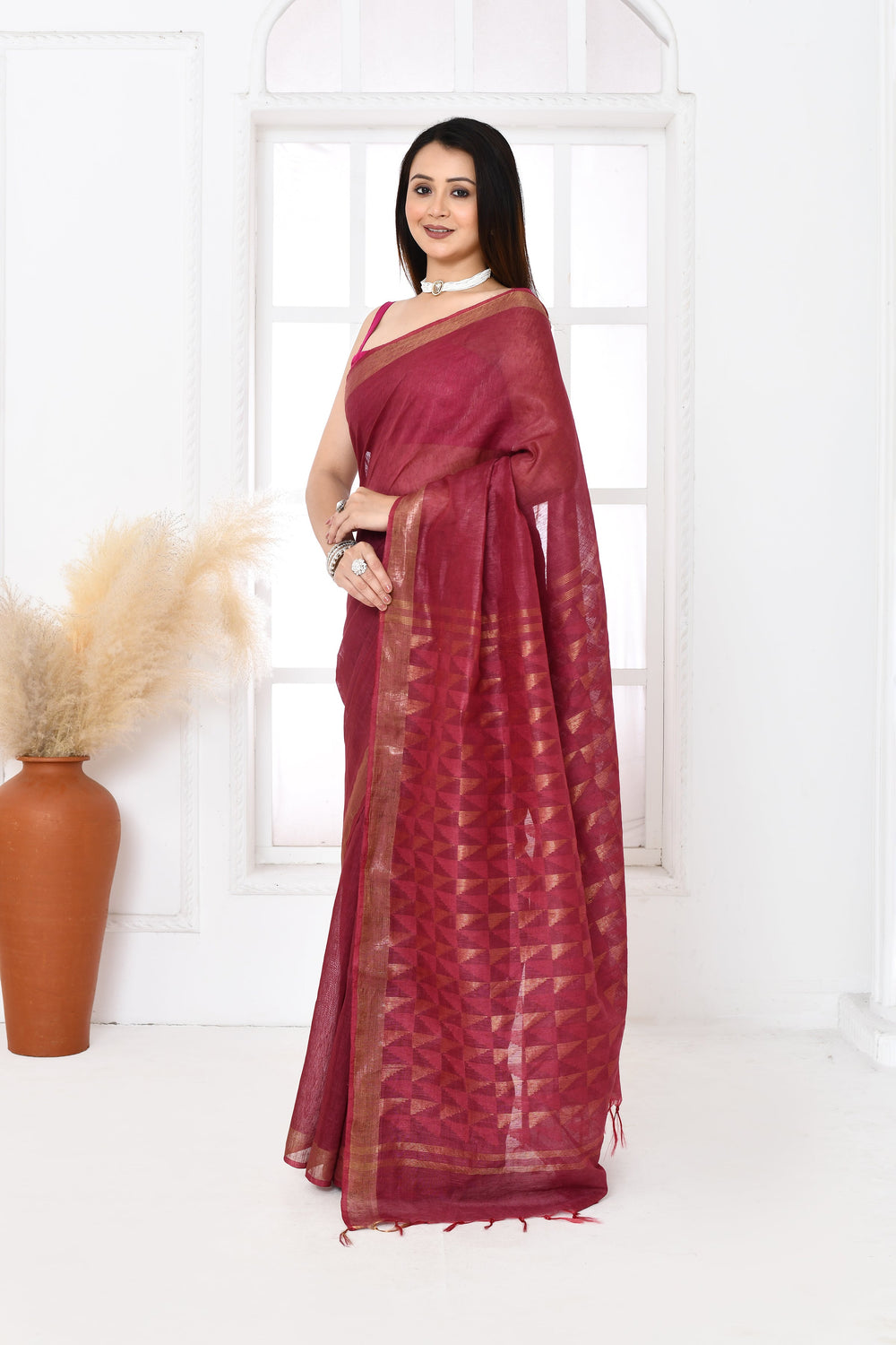 Maroon-Tussar-Linen-Handloom-Saree-With-Woven-Zari-Pallu