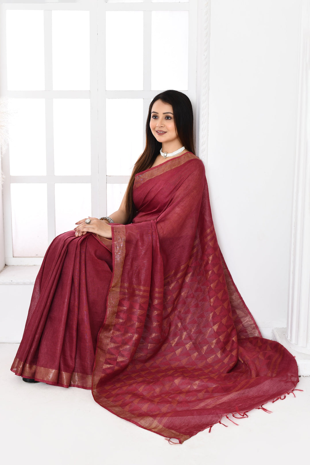 Maroon-Tussar-Linen-Handloom-Saree-With-Woven-Zari-Pallu