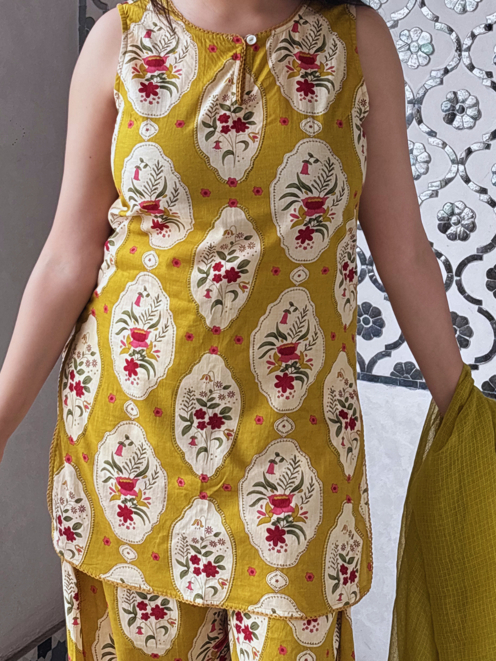 Sunheri Mughal Print Farshi Set