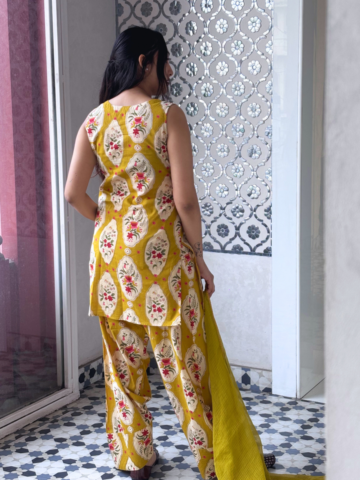 Sunheri Mughal Print Farshi Set