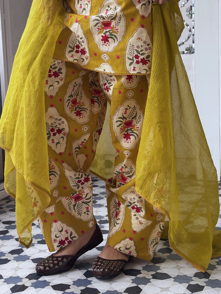 Sunheri Mughal Print Farshi Set