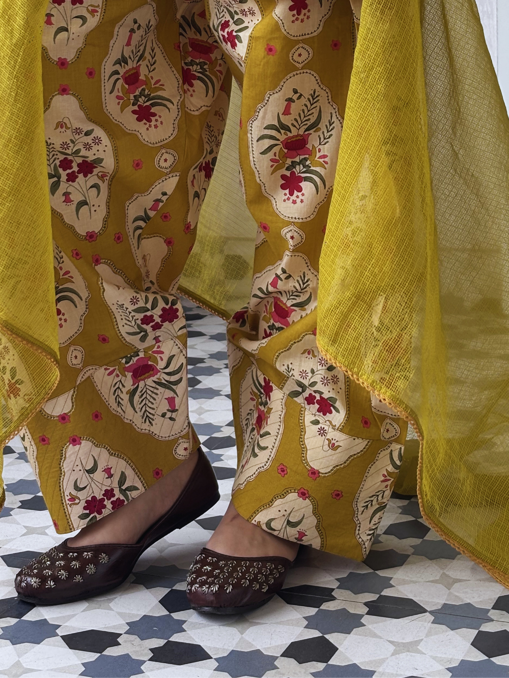 Sunheri Sleeved Farshi Set
