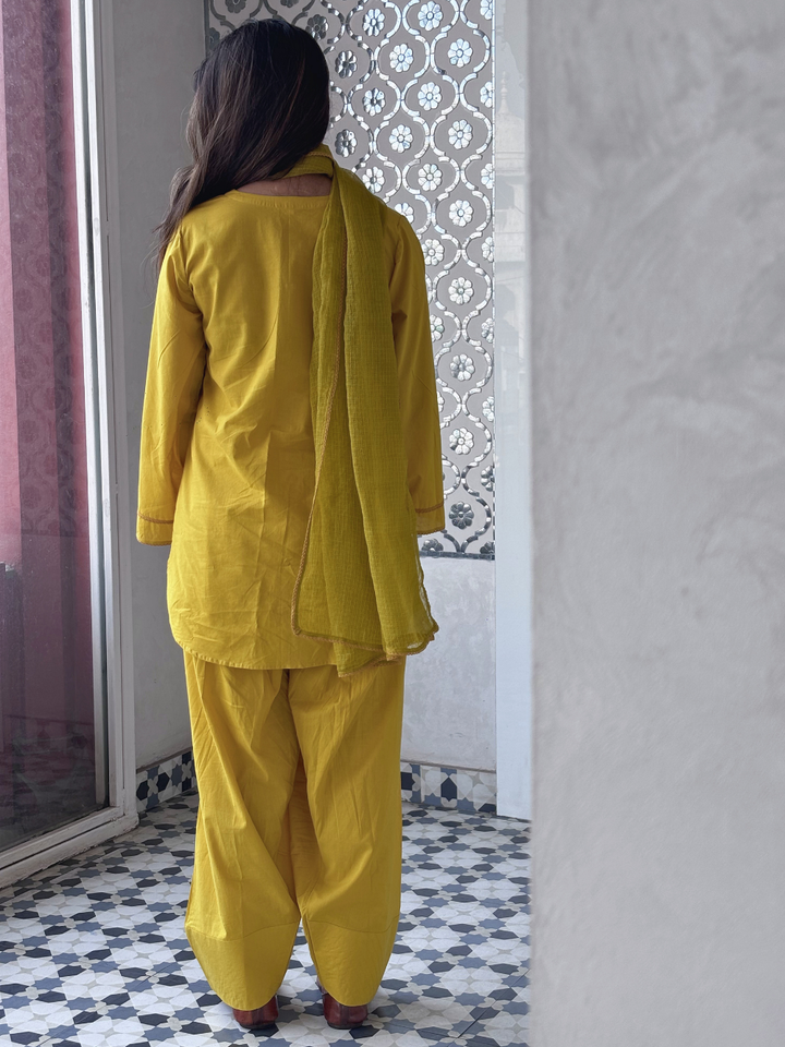 Sunheri Solid Farshi Set