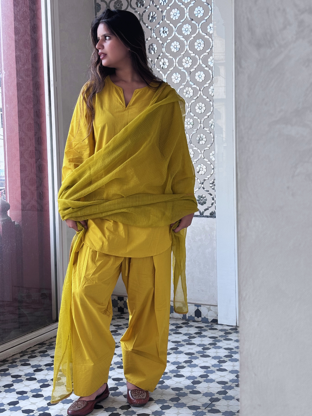 Sunheri Solid Farshi Set