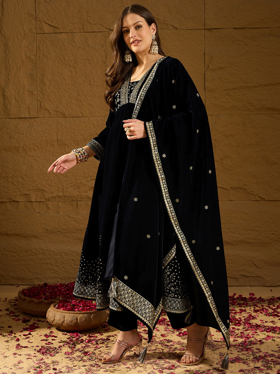 ZERESOUQ-Navy-Blue-Velvet-Floral-Printed-3-Piece-Anarkali-Set