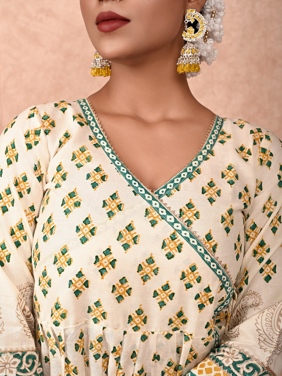 ZERESOUQ-Off-White-And-Green-Mallika-Chanderi-Silk-Kurta-Set