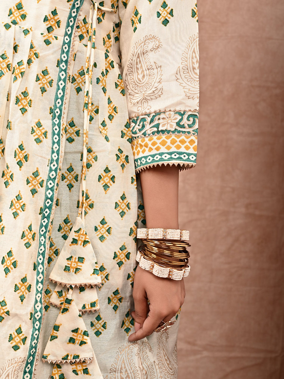 ZERESOUQ-Off-White-And-Green-Mallika-Chanderi-Silk-Kurta-Set