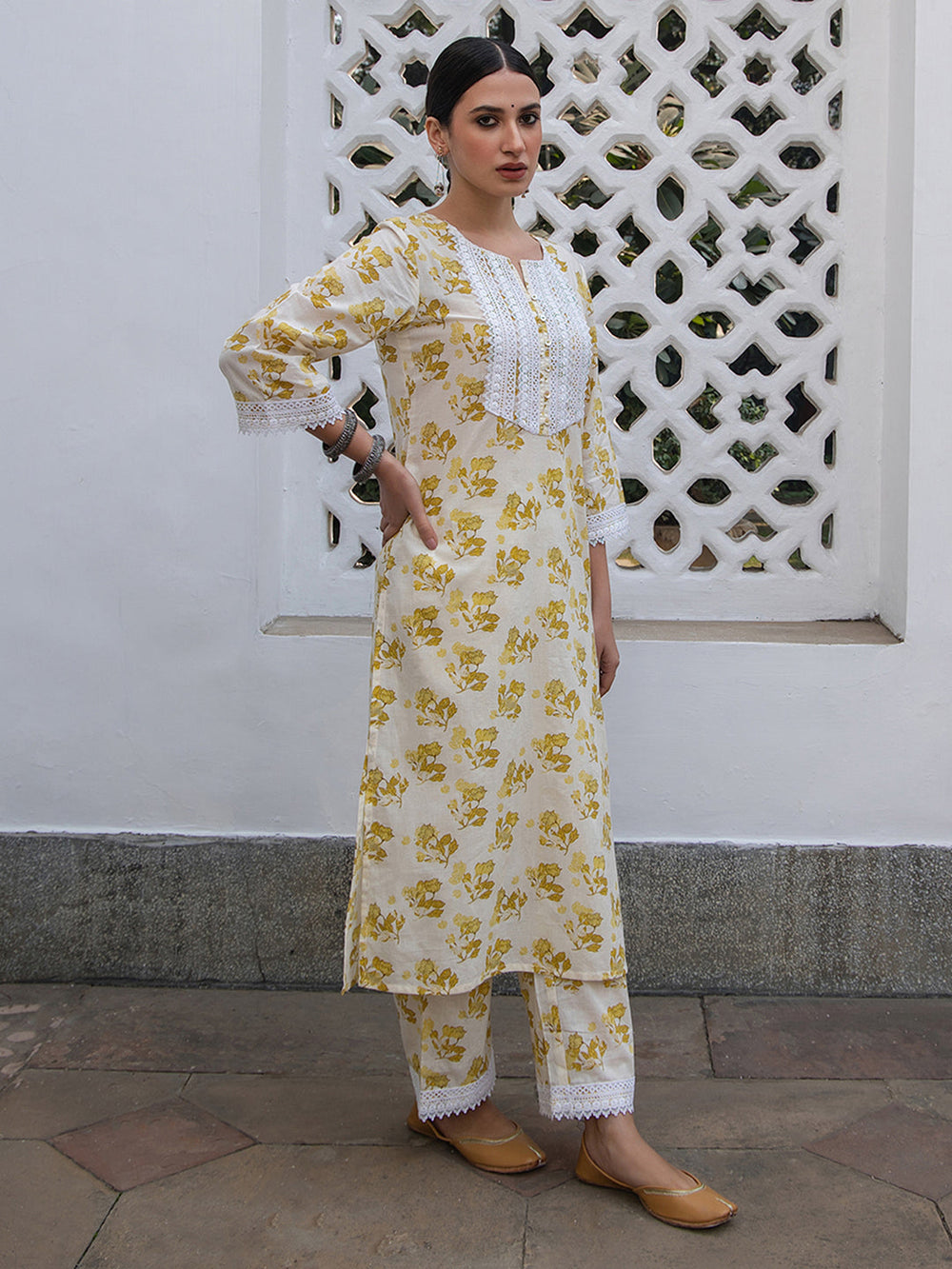 Off-White-Cambric-Straight-2-Piece-Kurta-Set