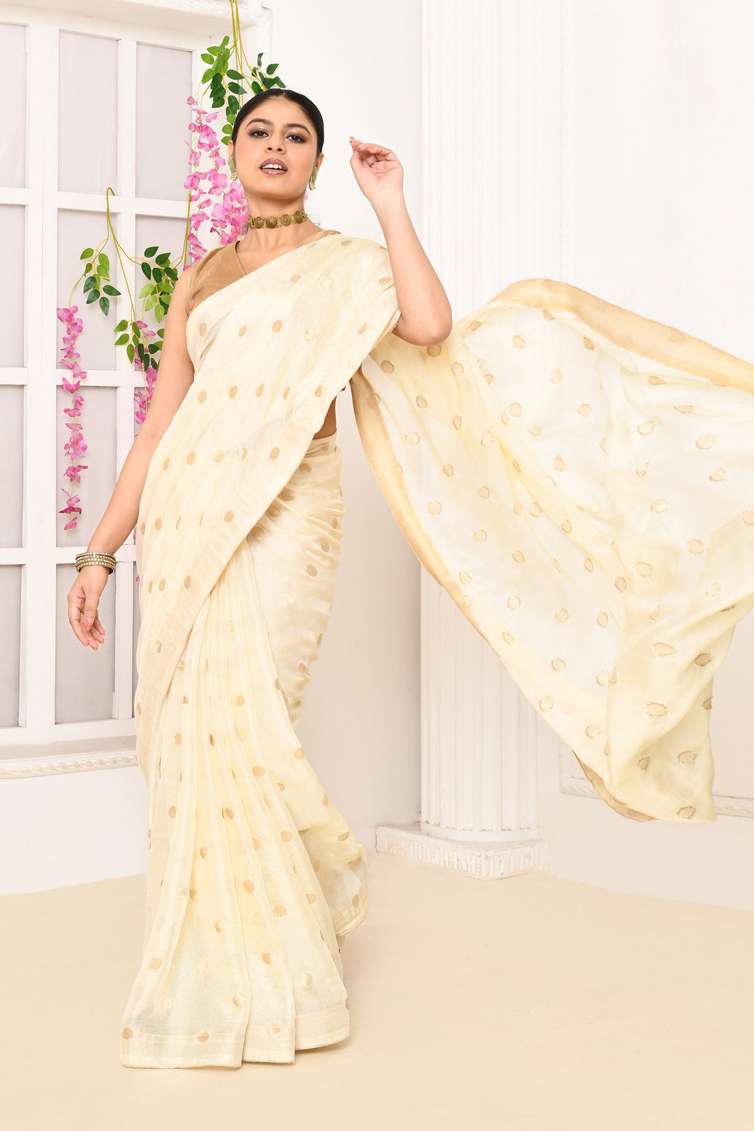 Off-White-Chiffon-Tissue-Saree-With-Golden-Polka-Dots