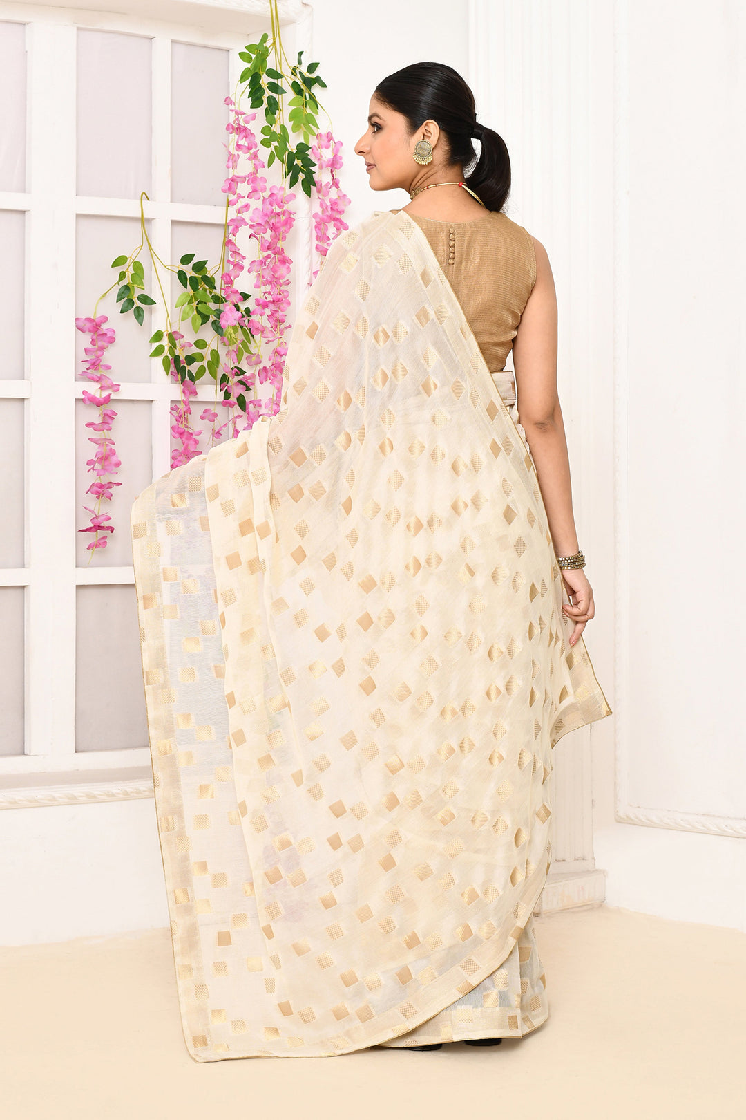 Off-White-Jute-Upada-Golden-Checker-Pattern-Saree