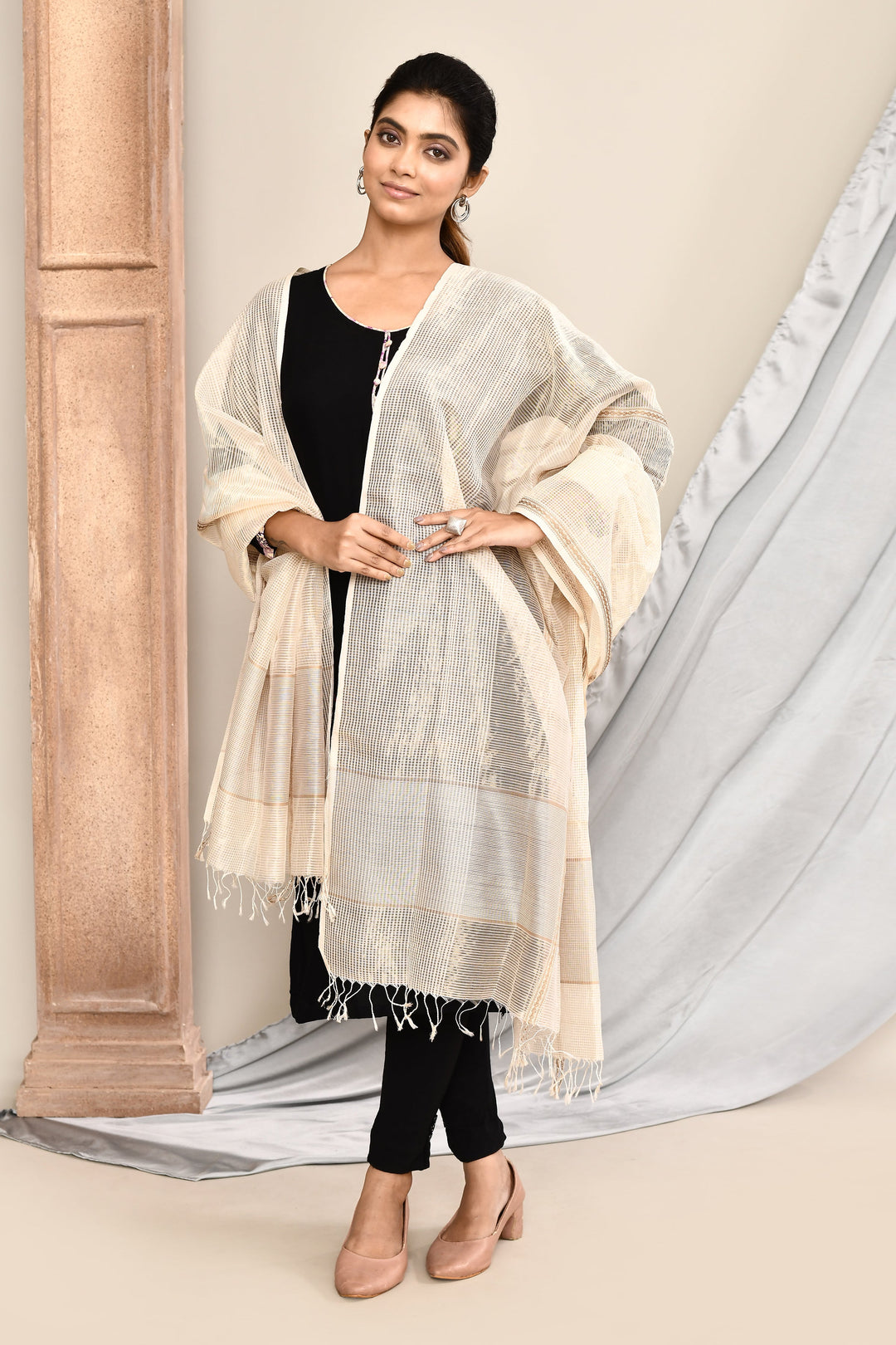 Off-White-Maheshwari-Dupatta