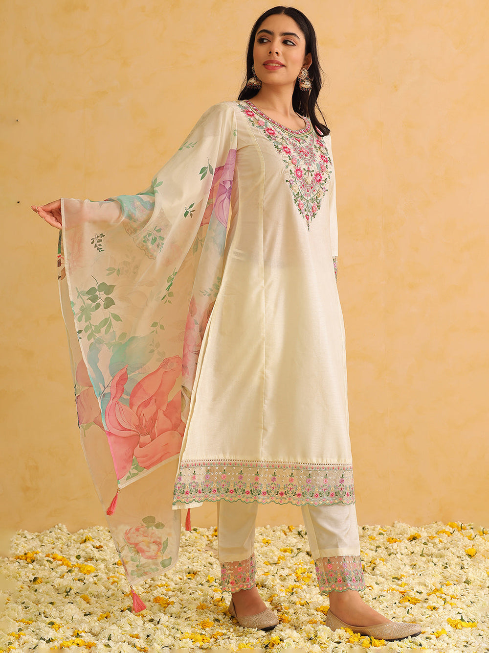 ZERESOUQ-Off-White-Silk-Blend-Embroidered-Straight-3-Piece-Kurta-Set