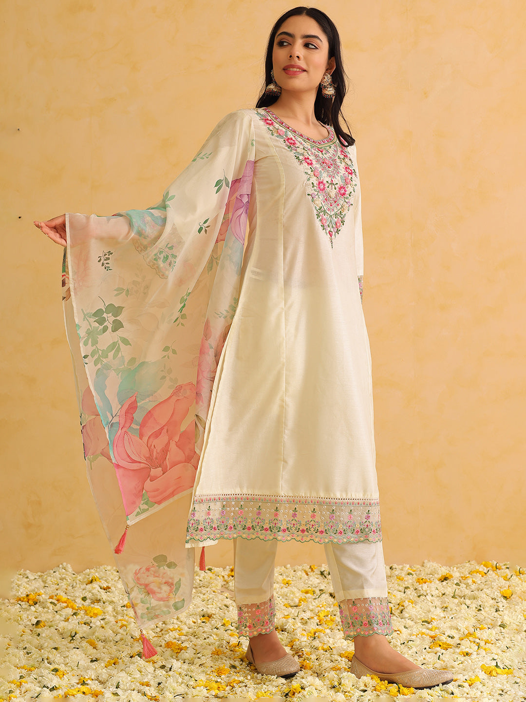 ZERESOUQ-Off-White-Silk-Blend-Embroidered-Straight-3-Piece-Kurta-Set