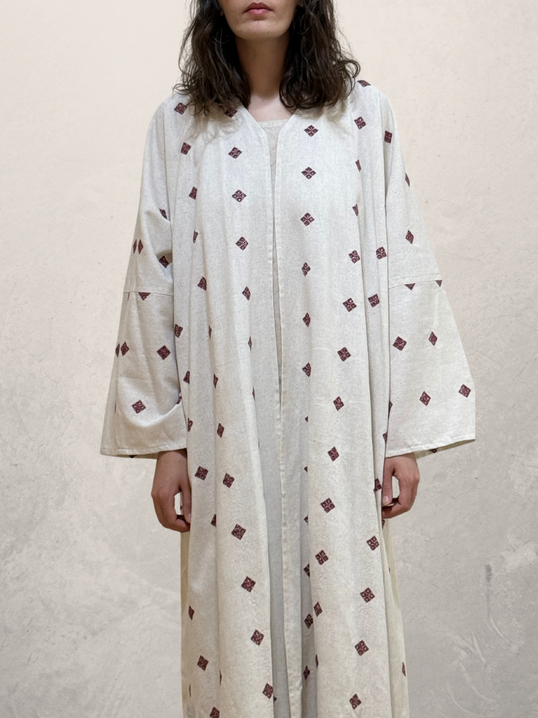 Off-White-And-Maroon-Linen-Embroidered-Abaya-With-Sheila