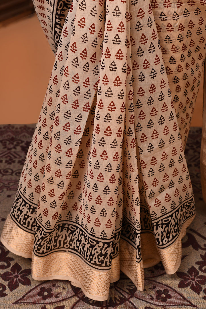 Off-White-Maheshwari-Cross-Border-Saree