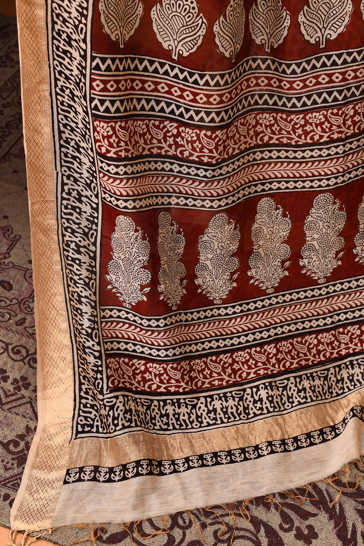 Off-White-Maheshwari-Cross-Border-Saree