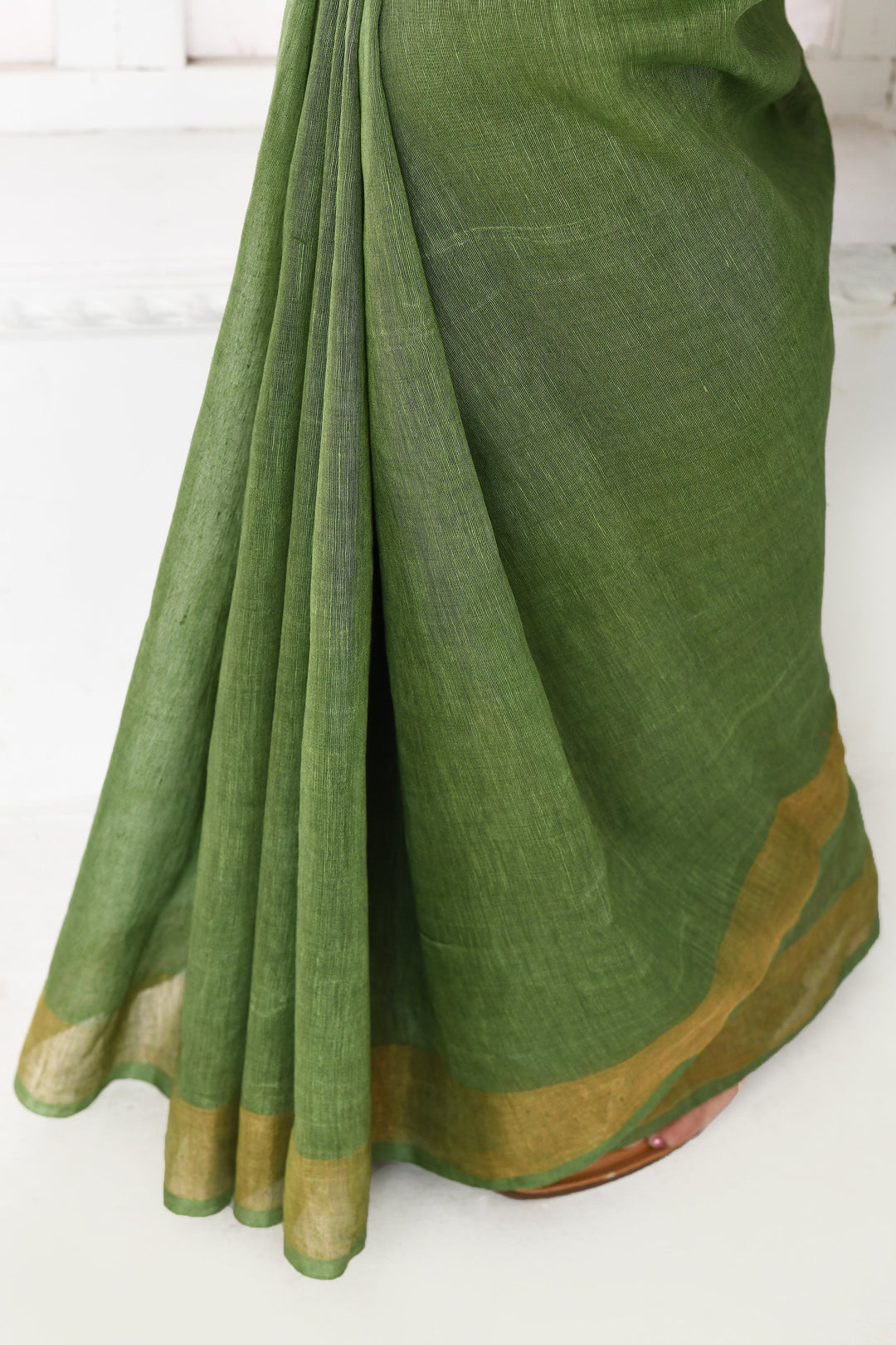 Olive-Green-Tussar-Linen-Handloom-Saree-With-Woven-Zari-Pallu