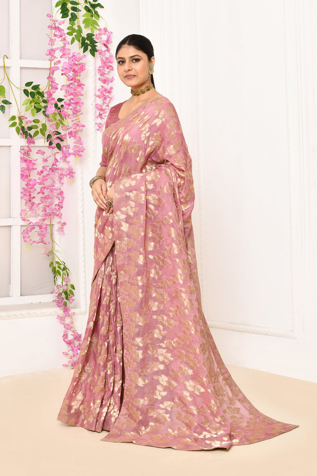 Onion-Pink-Jute-Upada-Golden-Leaf-Pattern-Saree