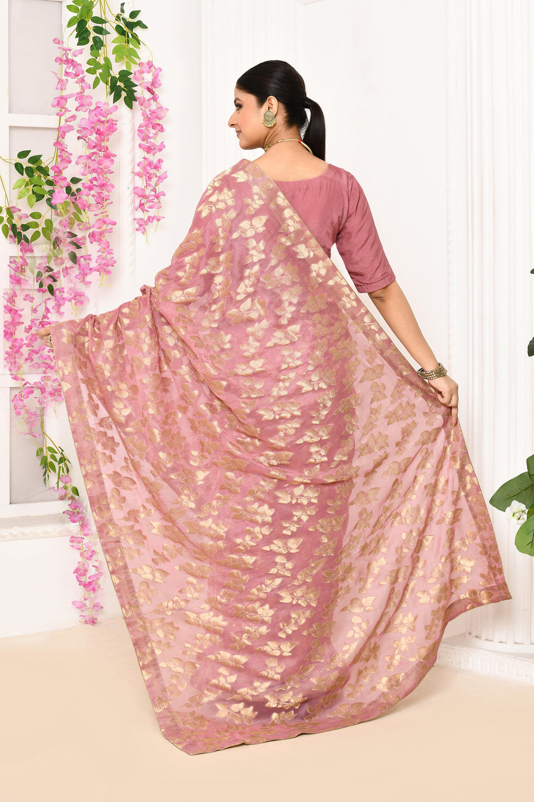 Onion-Pink-Jute-Upada-Golden-Leaf-Pattern-Saree