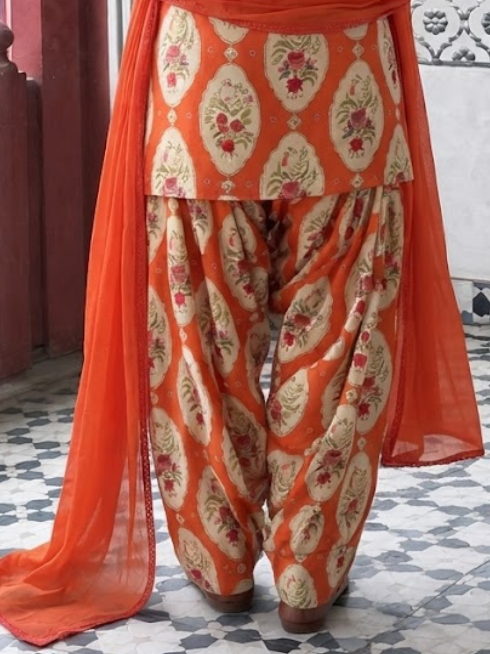 Kesar Mughal Print Farshi Set