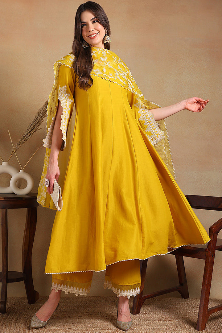 ZERESOUQ-Yellow-Silk-Blend-Solid-Embroidered-Flared-Suit-Set