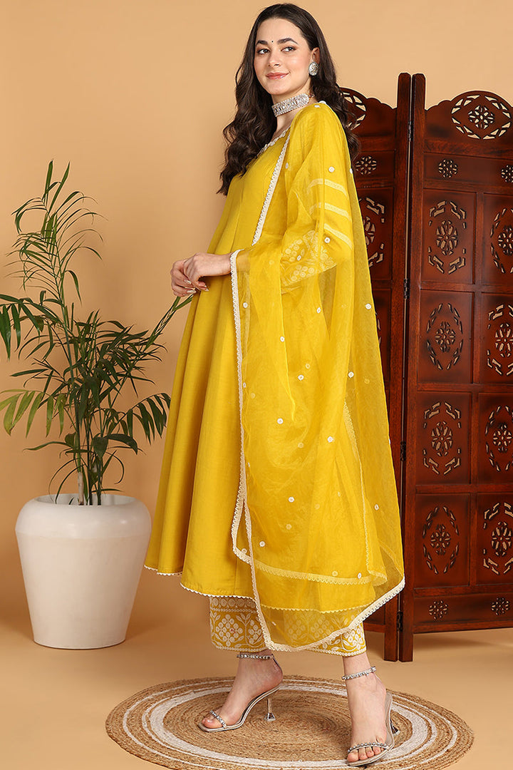ZERESOUQ-Yellow-Silk-Blend-Solid-Embroidered-Anarkali-Set