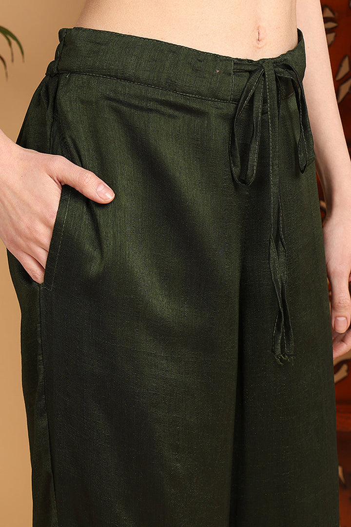 Green-Silk-Blend-Solid-Embroidered-Straight-Style-Kurta-Set