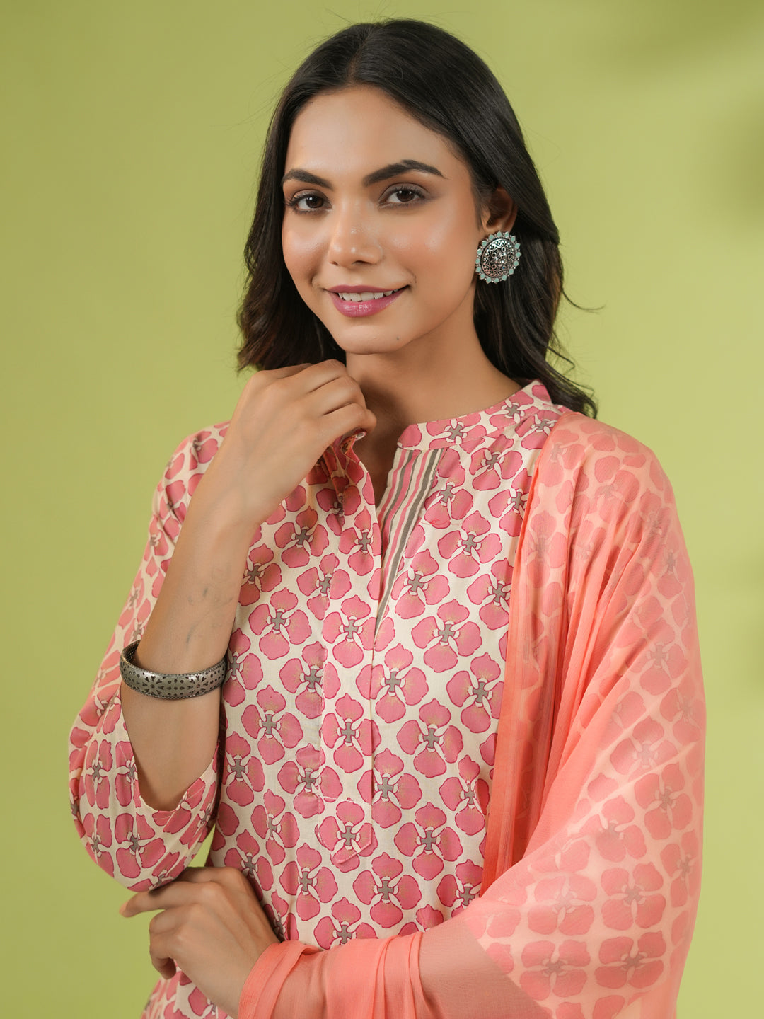 Peach-&-Cream-Cambric-Straight-3-Piece-Kurta-Set