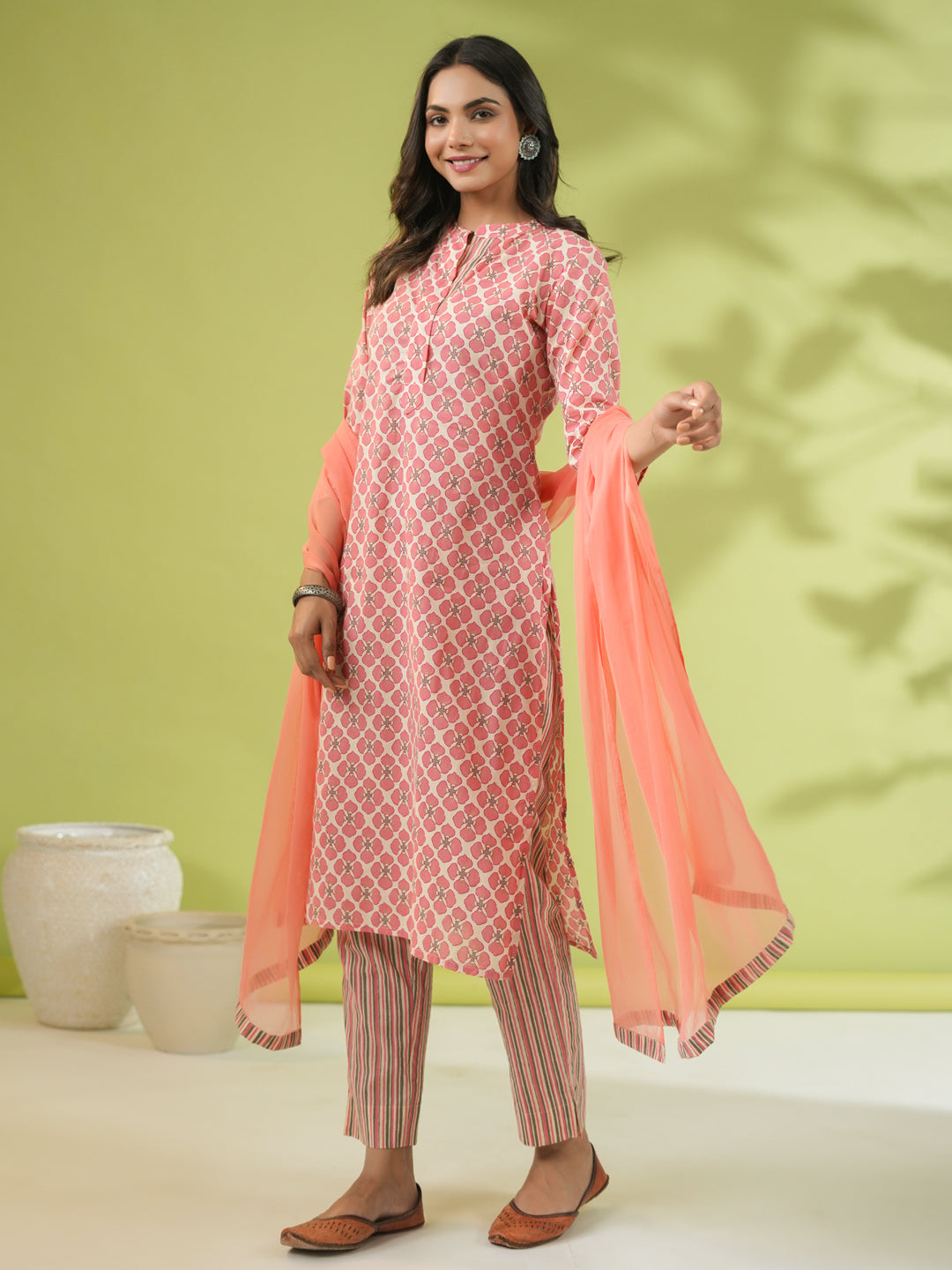 Peach-&-Cream-Cambric-Straight-3-Piece-Kurta-Set