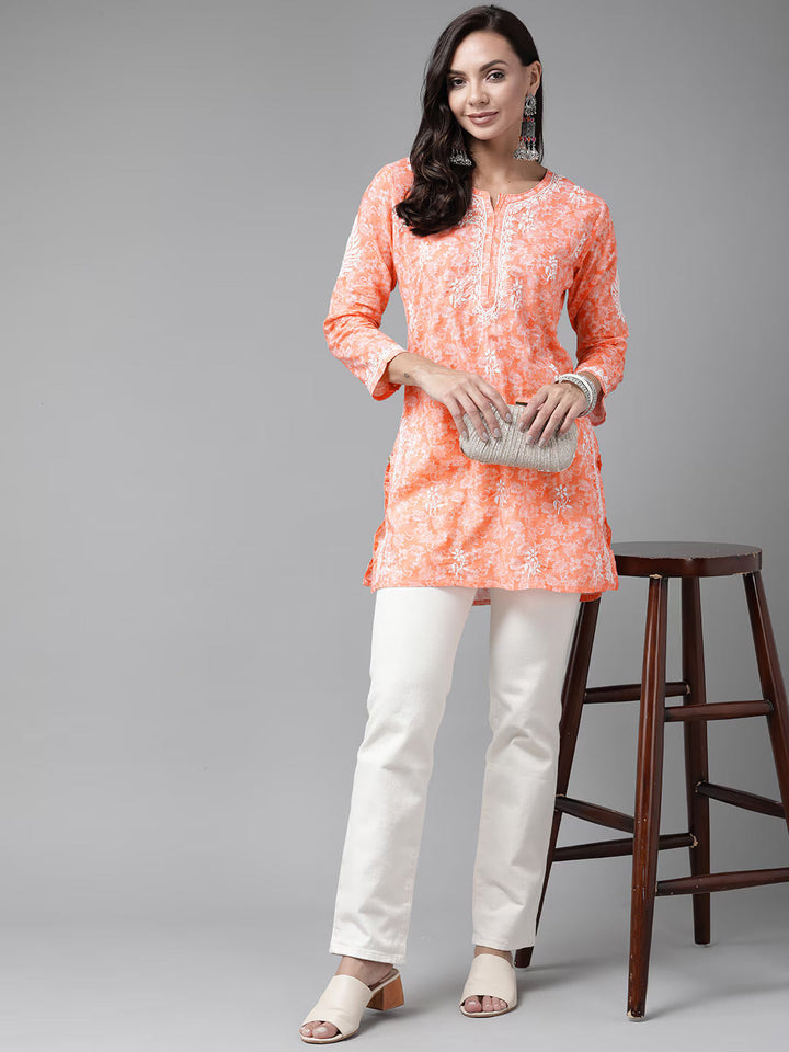 Peach-&-White-Cotton-Floral-Embroidered-Chikankari-Kurti