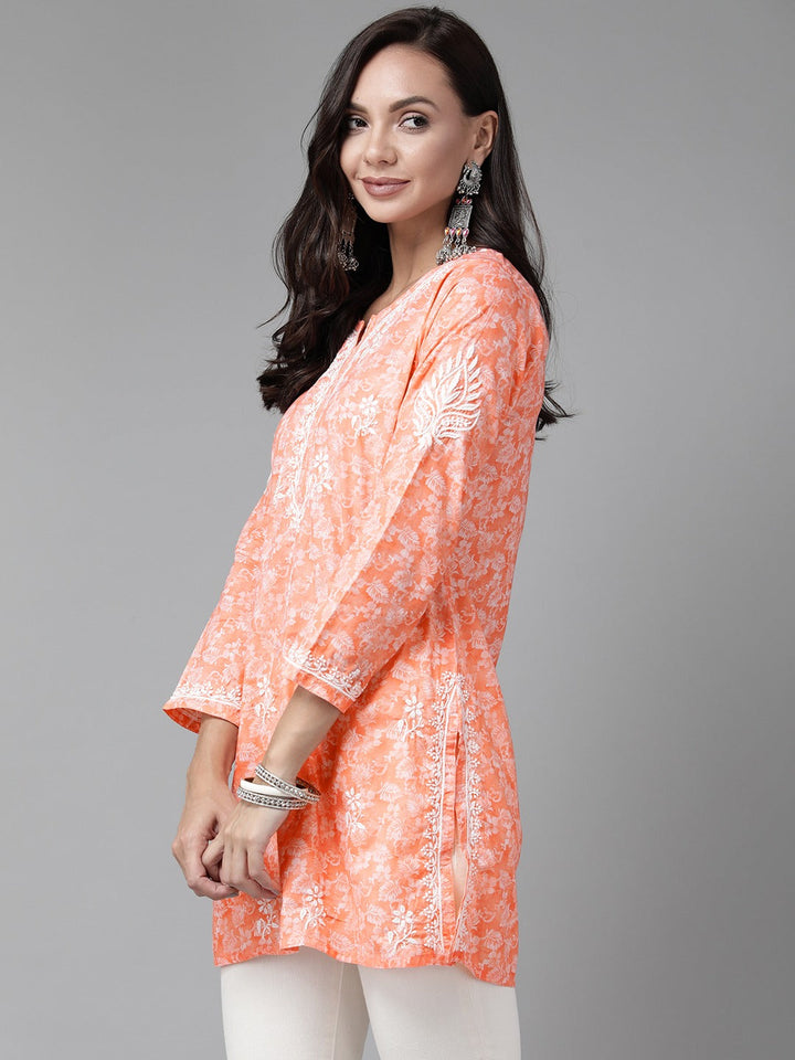 Peach-&-White-Cotton-Floral-Embroidered-Chikankari-Kurti