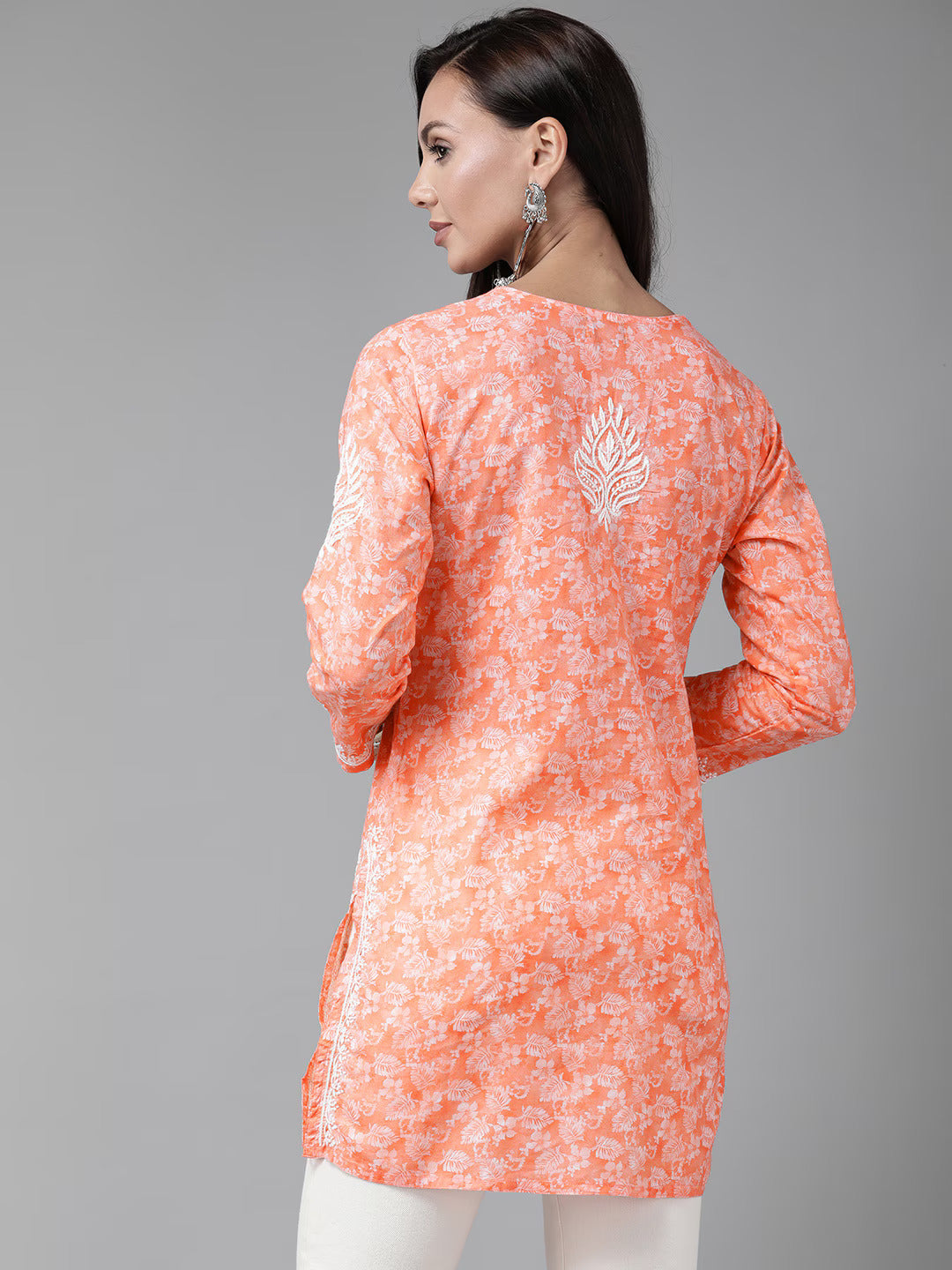 Peach-&-White-Cotton-Floral-Embroidered-Chikankari-Kurti