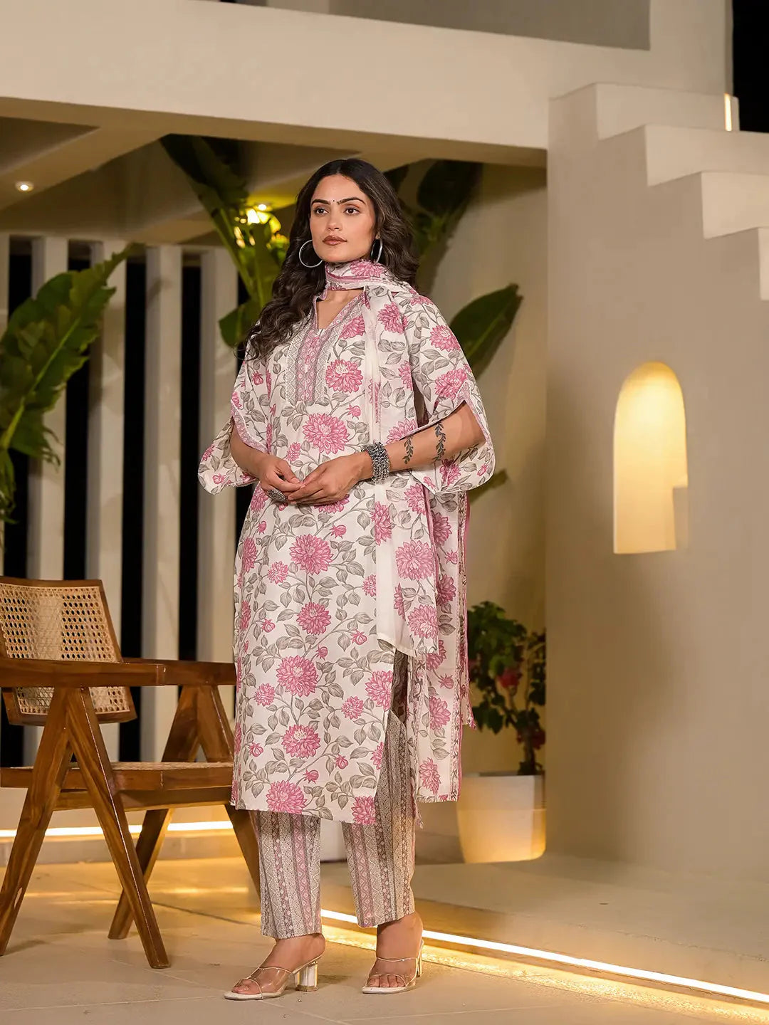 Pink-&-Off-White-Cotton-Floral-Print-3-Piece-Kurta-Set