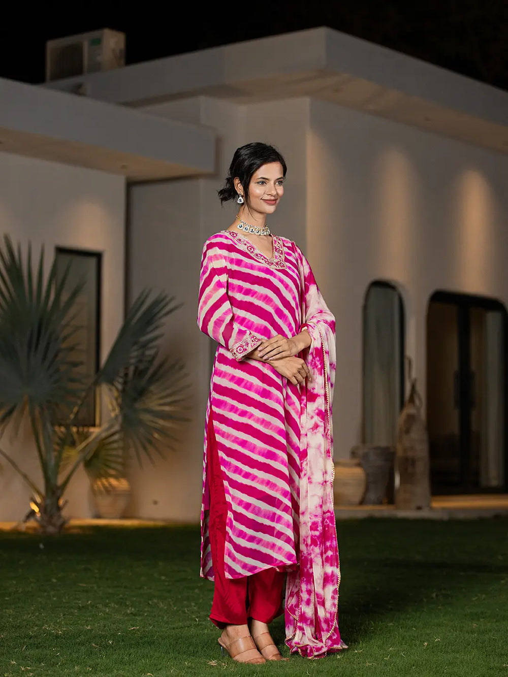 Pink-Poly-Georgette-Leheriya-Print-3-Piece-Kurta-Set