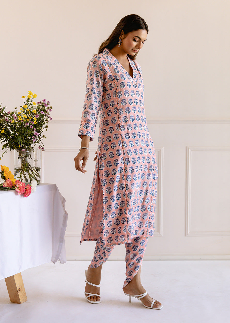 Pink-Muslin-Silk-Printed-Collar-Neck-3-Piece-Kurta-Set