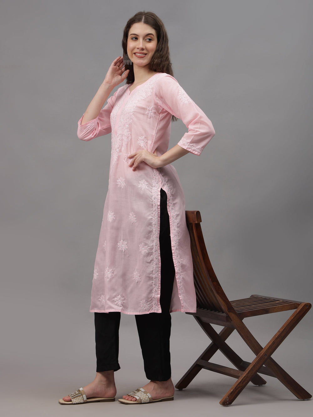 Pink-&-White-Cotton-Embroidered-Chikankari-Kurta