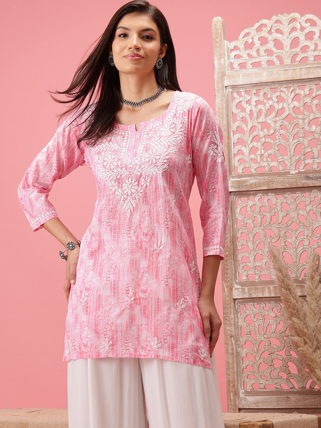 Pink-&-White-Cotton-Embroidered-Chikankari-Tunic