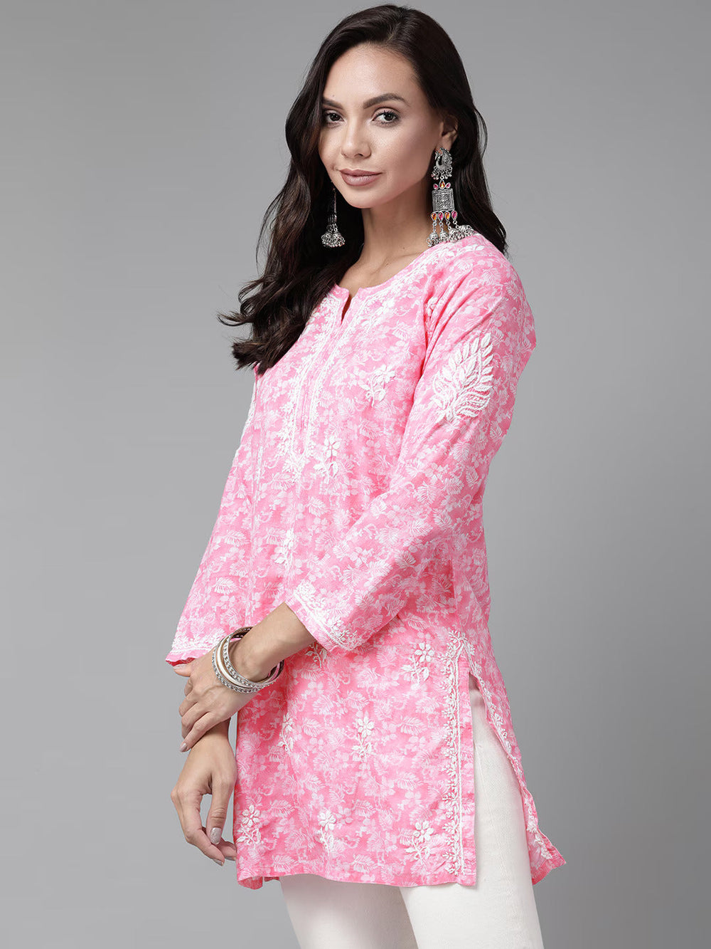 Pink-&-White-Cotton-Floral-Hand-Embroidery-Chikankari-Kurti